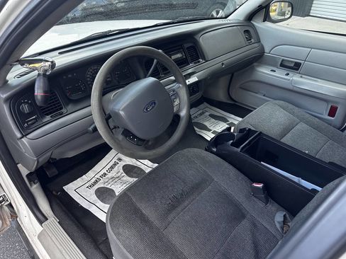Used 2005 Ford Crown Victoria Police Interceptor image 9