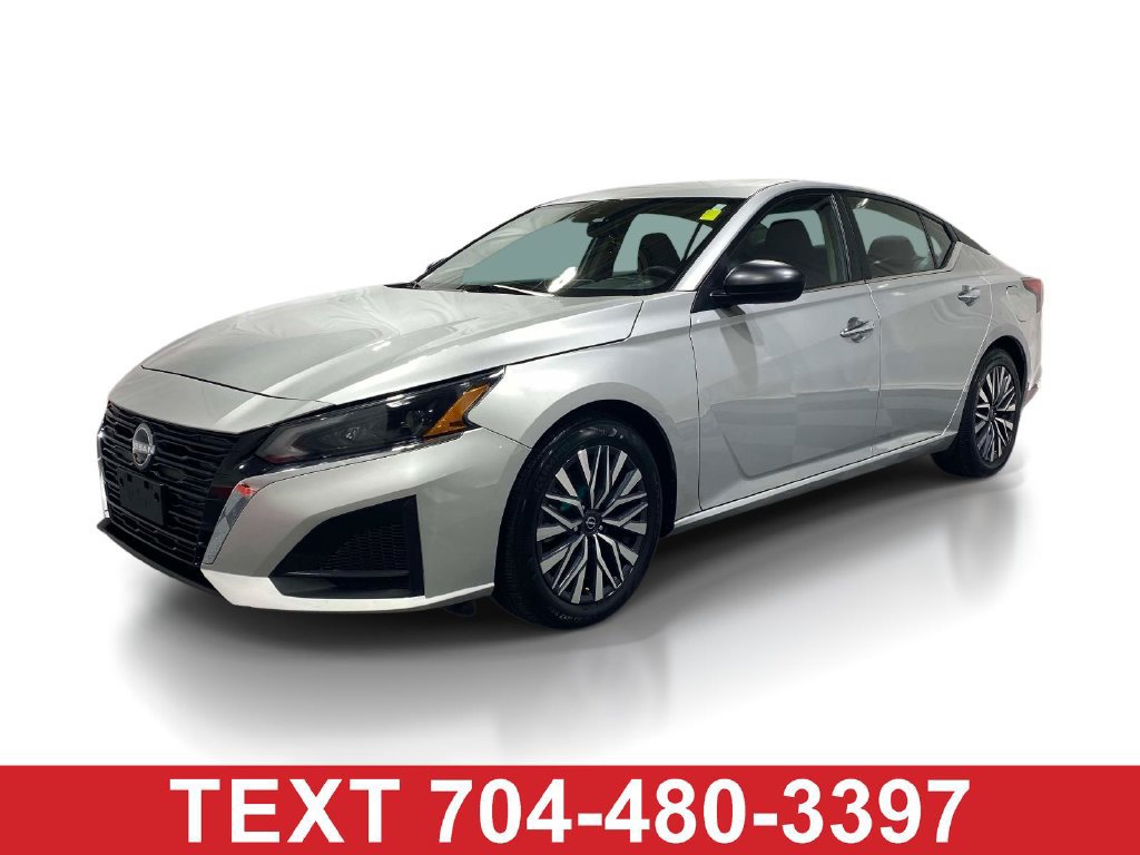 Used 2024 Nissan Altima 2.5 SV FWD image 1