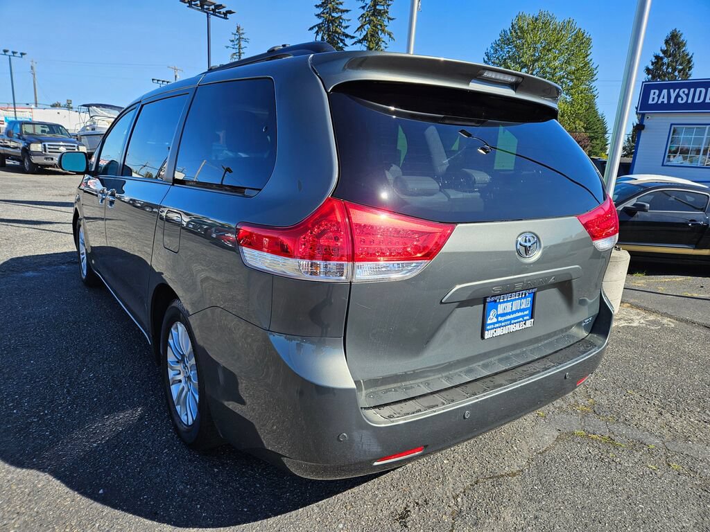 Used 2011 Toyota Sienna XLE w/ Premium Pkg FWD image 3
