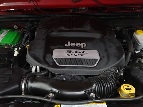 Used 2012 Jeep Wrangler Unlimited Sport AWD/4WD image 28
