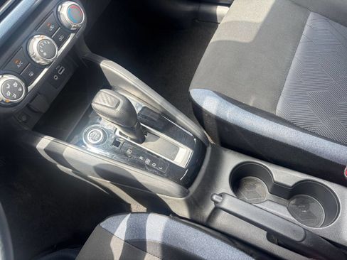 Used 2025 Nissan Versa SV FWD image 39