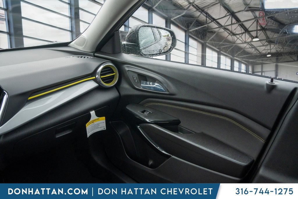 New 2026 Chevrolet Trax LT w/ LT Convenience Package FWD image 12