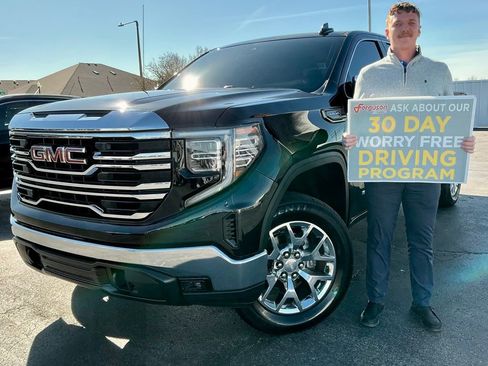 Used 2024 GMC Sierra 1500 SLT image 1