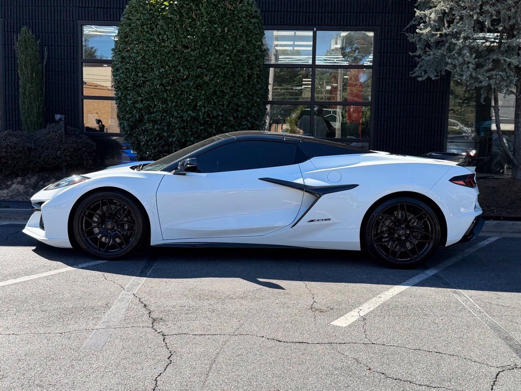 Used 2025 Chevrolet Corvette Z06 RWD image 9
