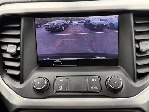 Used 2020 GMC Acadia SLE w/ Driver Convenience Package FWD image 16