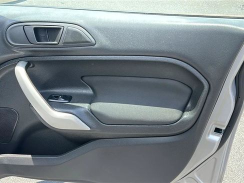 Used 2012 Ford Fiesta SE FWD image 32