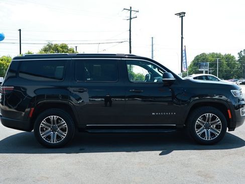 Used 2024 Jeep Wagoneer Series II w/ Flexible Seating Group RWD image 4