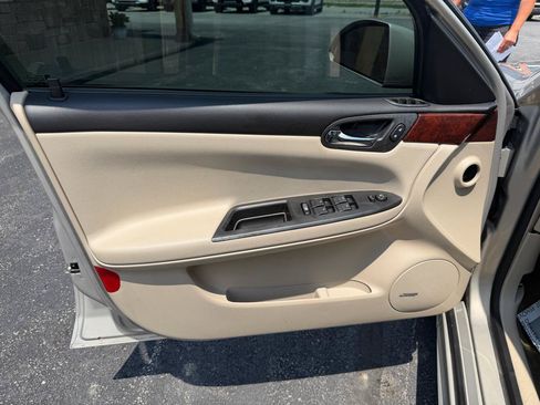 Used 2010 Chevrolet Impala LTZ FWD image 11