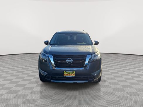 New 2025 Nissan Pathfinder SL image 3