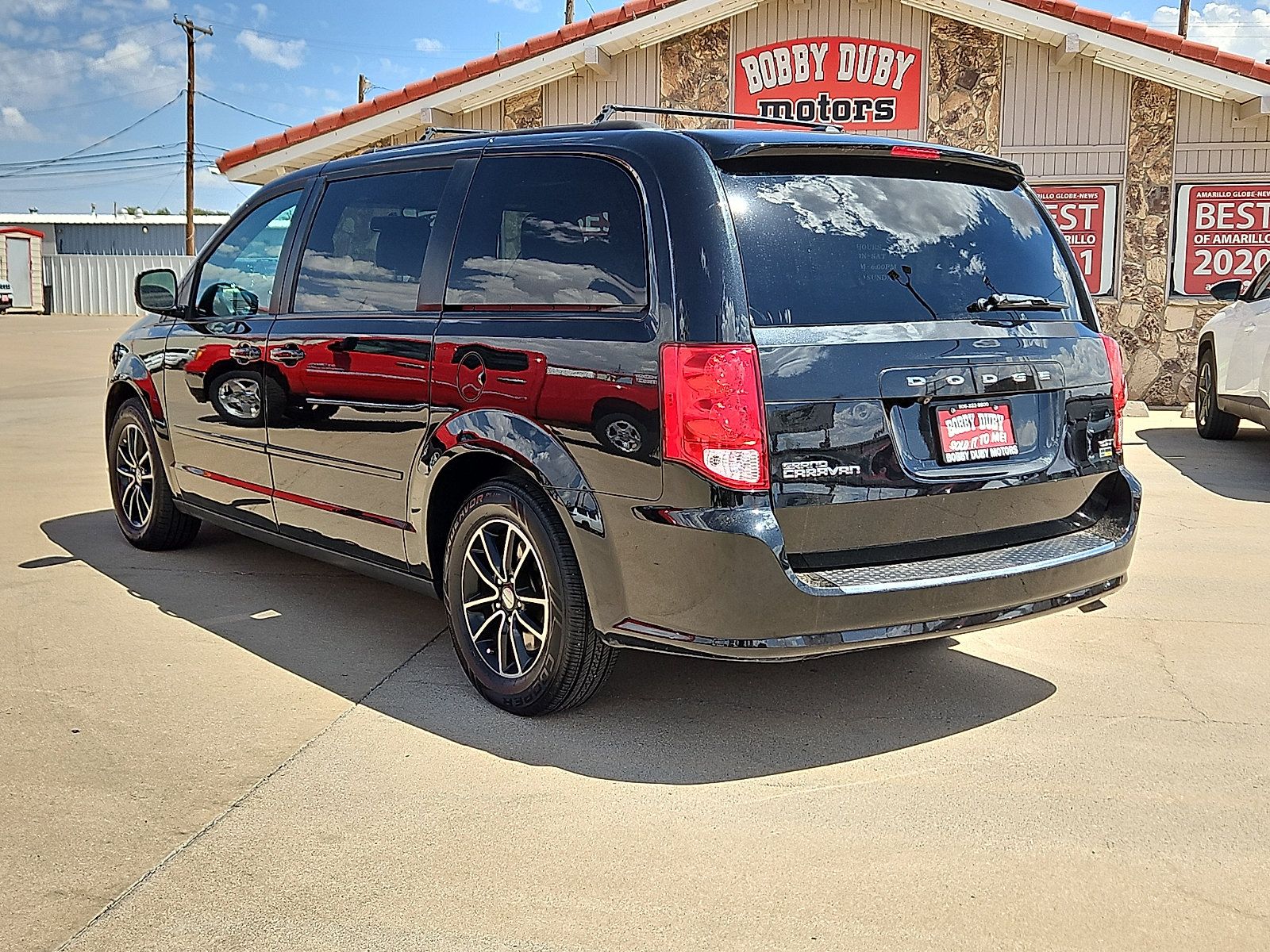 Used 2017 Dodge Grand Caravan GT FWD image 2