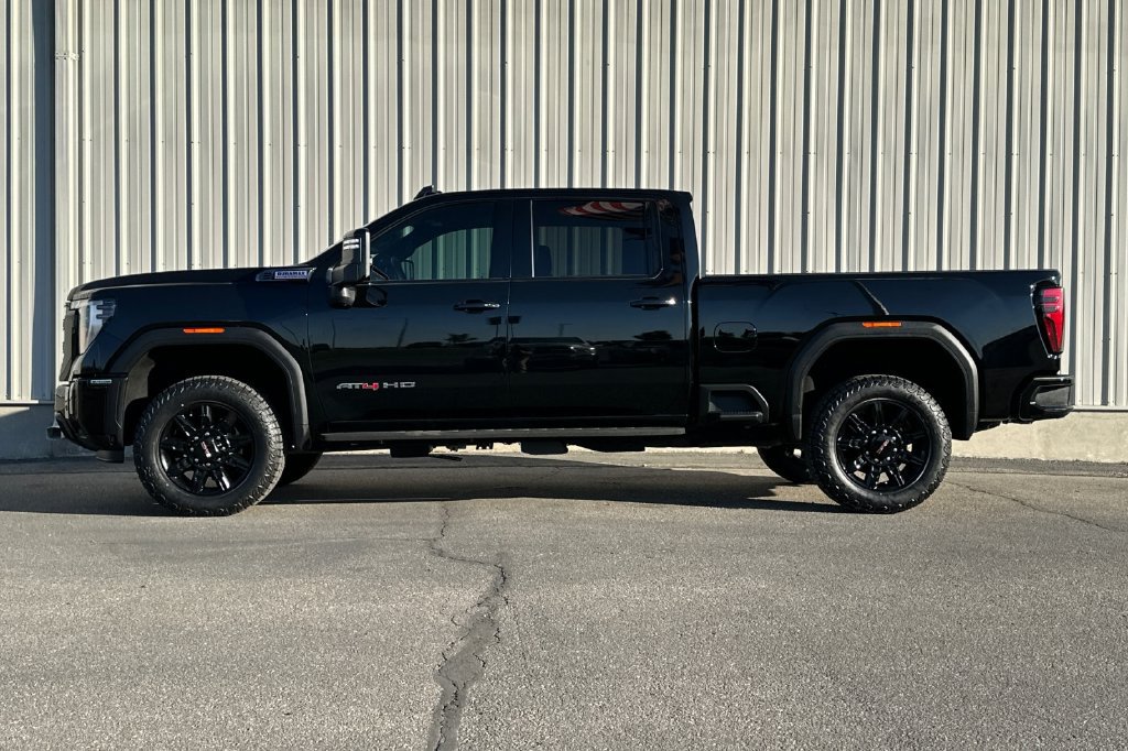 Used 2025 GMC Sierra 2500 AT4 w/ AT4 Premium Plus Package AWD/4WD image 10