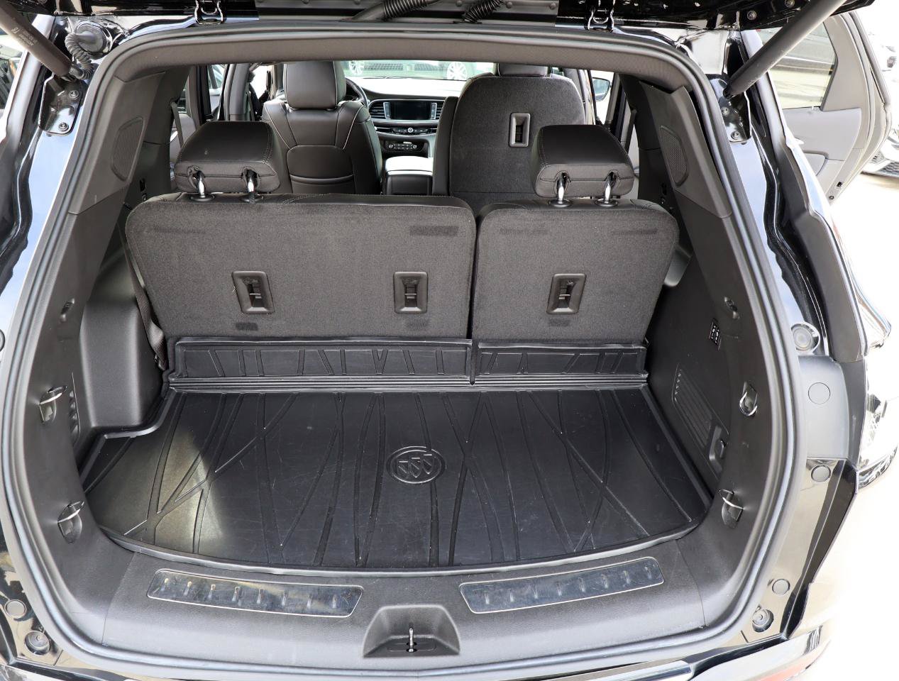 Used 2022 Buick Enclave Avenir w/ Avenir Technology Package FWD image 6