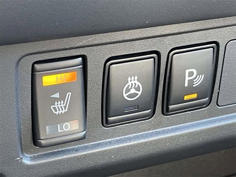 Used 2024 Nissan Frontier SL w/ Technology Package image 26