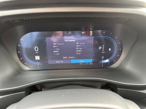 Certified 2025 Volvo XC40 B5 Plus image 25