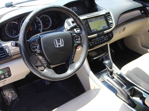 Used 2016 Honda Accord Touring image 9