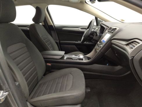 Used 2019 Ford Fusion SE FWD image 21