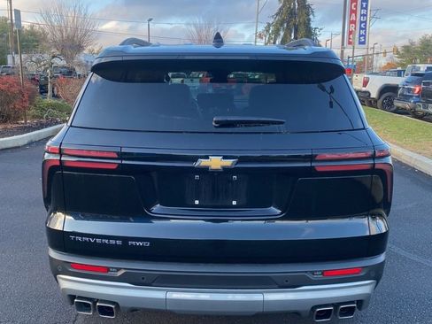 Certified 2025 Chevrolet Traverse LT image 3