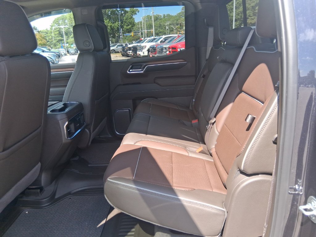Used 2025 GMC Sierra 1500 Denali w/ Denali Reserve Package AWD/4WD image 17
