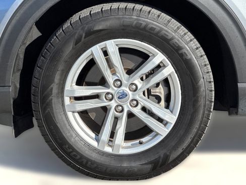 Used 2023 Ford Explorer XLT w/ Equipment Group 202A image 10