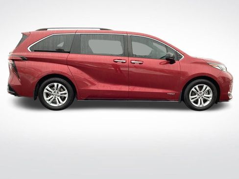 Used 2021 Toyota Sienna XSE w/ XSE Plus Package image 11