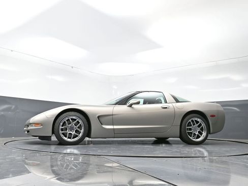 Used 2000 Chevrolet Corvette Coupe w/ Memory Pkg image 42