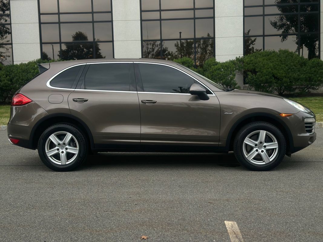Used 2014 Porsche Cayenne Diesel AWD/4WD image 8