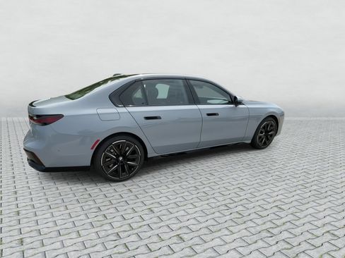 Used 2026 BMW 760i xDrive w/ Luxury Rear Seating Package AWD/4WD image 8