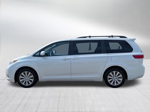 Used 2017 Toyota Sienna XLE AWD/4WD image 4