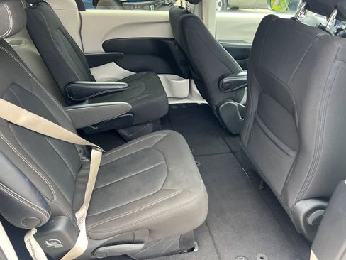Used 2022 Chrysler Voyager LX FWD image 15
