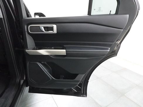 Used 2021 Ford Explorer XLT AWD/4WD image 26