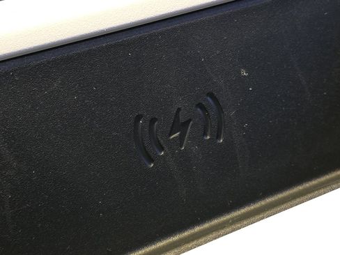 New 2025 Land Rover Defender 110 X-Dynamic SE image 9