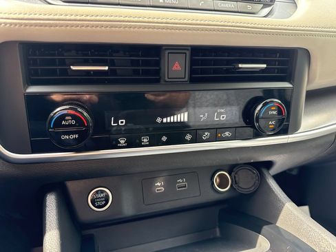 Used 2023 Nissan Rogue SV FWD image 29