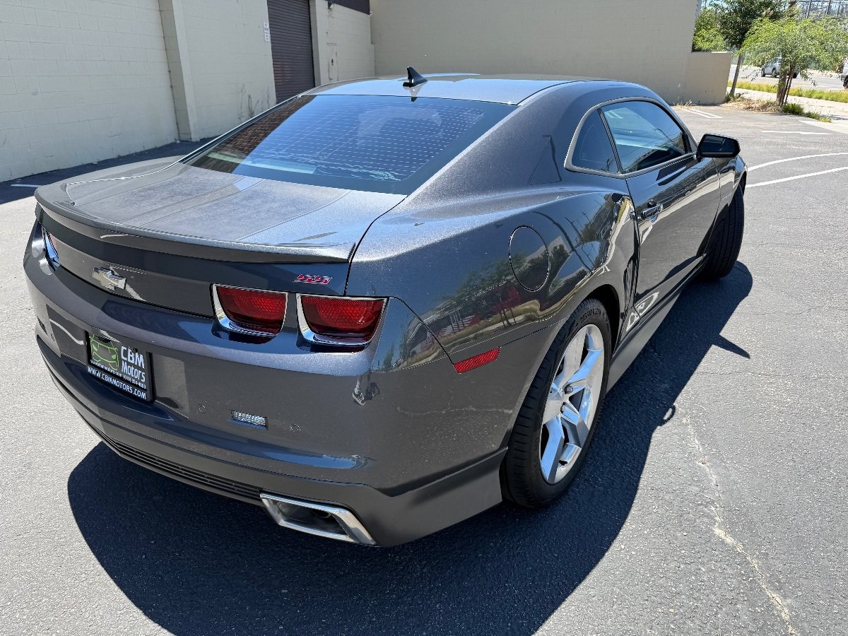Used 2010 Chevrolet Camaro SS w/ LPO, Ground Effects Package RWD image 8