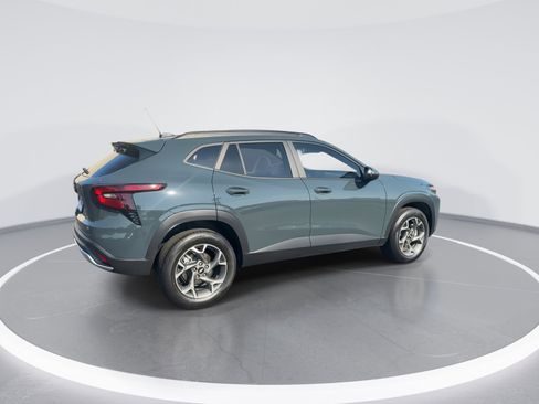 Used 2025 Chevrolet Trax LT image 9