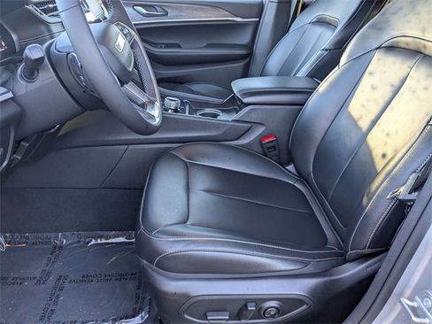 Used 2024 Jeep Grand Cherokee Limited image 13