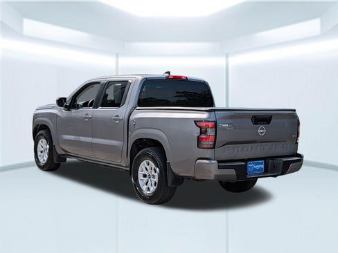 Used 2024 Nissan Frontier SV RWD image 3