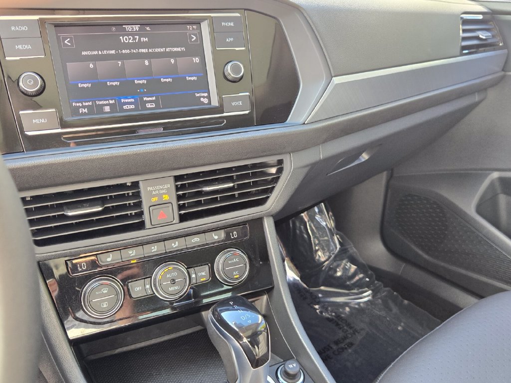 Used 2024 Volkswagen Jetta SE w/ Panoramic Sunroof Package FWD image 21