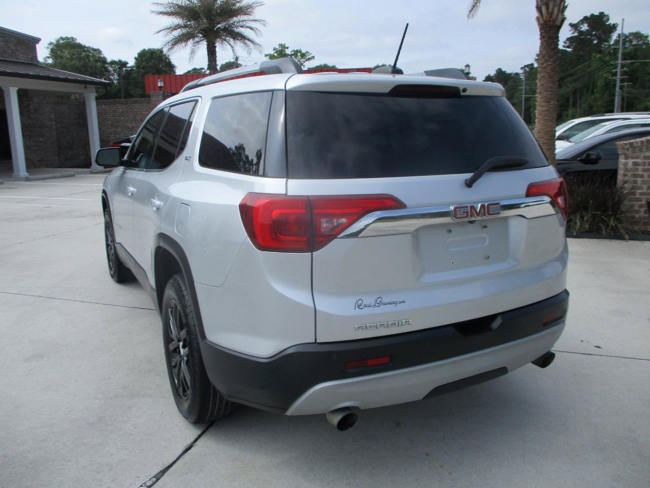 Used 2017 GMC Acadia SLT FWD image 4
