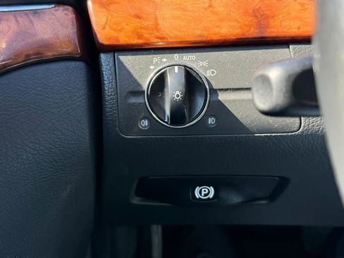Used 2004 Mercedes-Benz E 500 4MATIC Sedan image 21