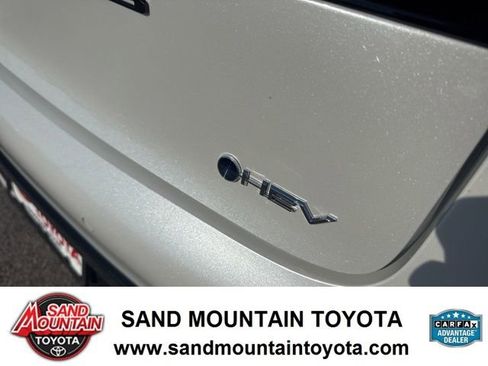 Used 2023 Toyota Prius XLE FWD image 10