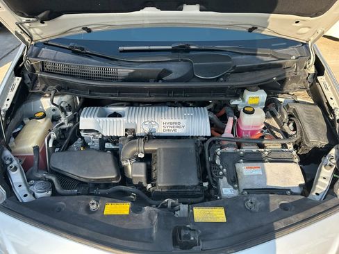 Used 2012 Toyota Prius V Five FWD image 33