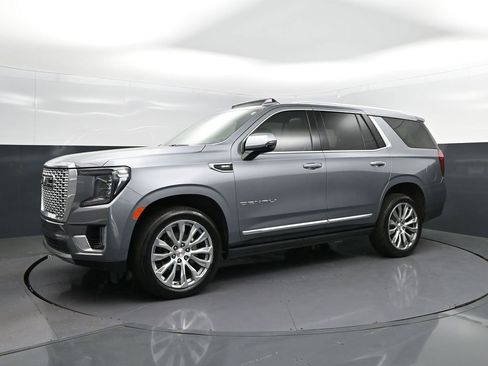 Used 2022 GMC Yukon Denali w/ Denali Premium Package image 3