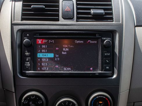 Used 2013 Toyota Corolla LE FWD image 15