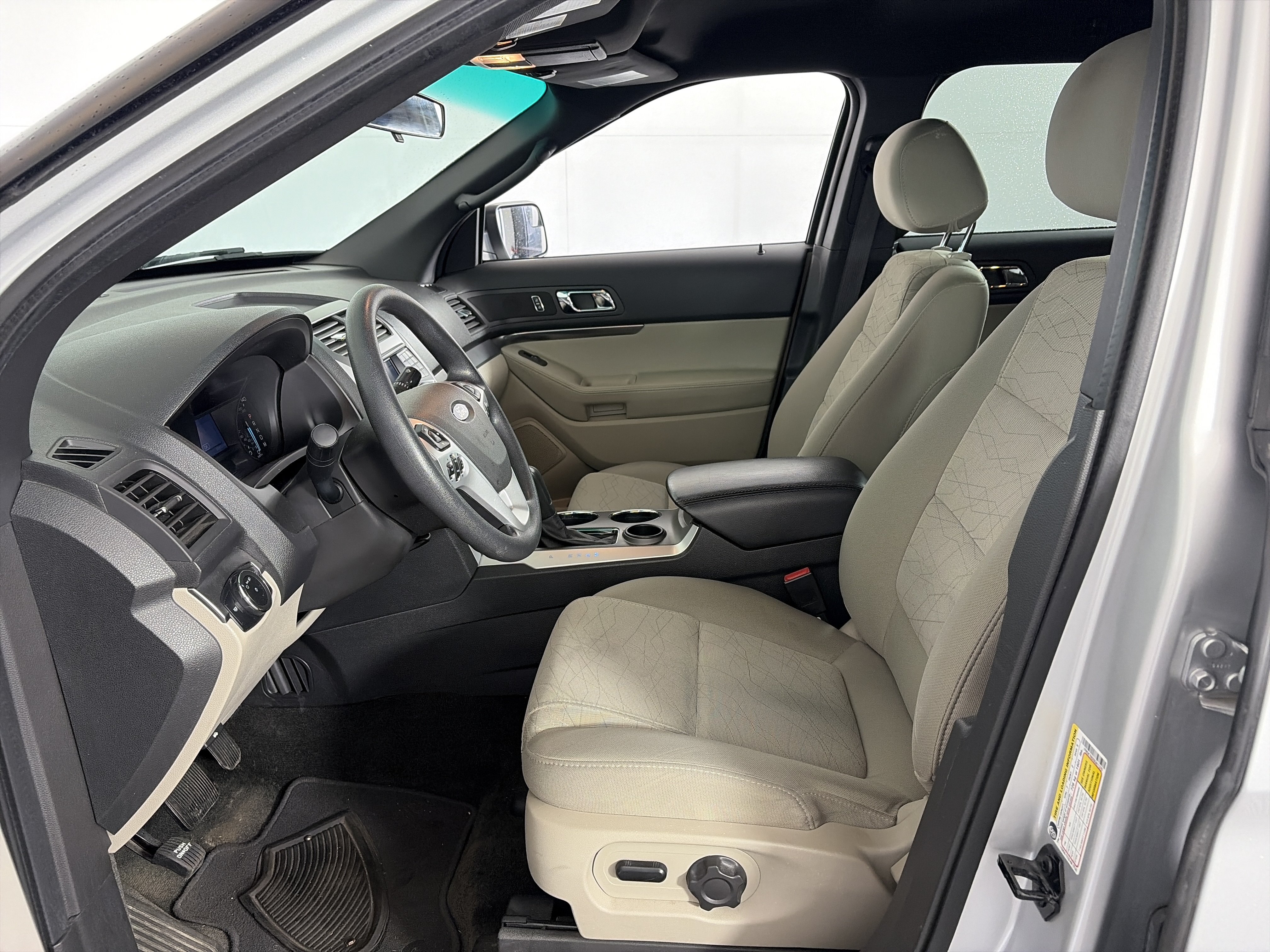 Used 2013 Ford Explorer FWD image 6