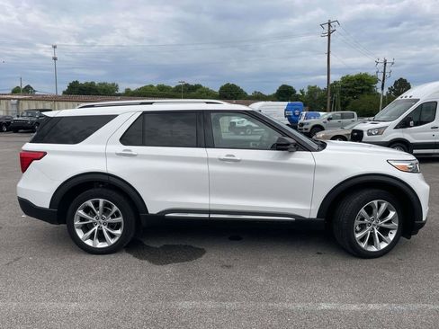 Used 2023 Ford Explorer Platinum w/ Technology Package AWD/4WD image 2
