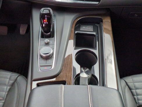 Certified 2024 Cadillac Escalade Premium Luxury Platinum AWD/4WD image 13