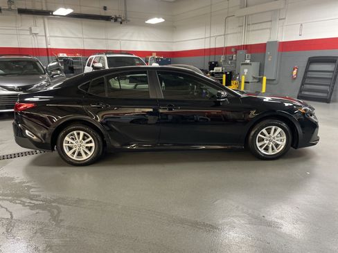 Used 2026 Toyota Camry LE image 11