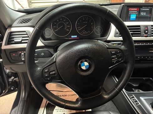 Used 2018 BMW 320i Sedan RWD image 17