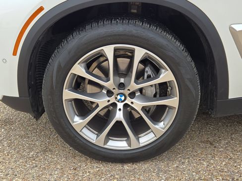 Certified 2024 BMW X5 xDrive40i w/ Premium Package AWD/4WD image 11