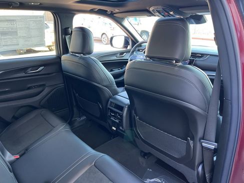 New 2025 Jeep Grand Cherokee Altitude image 25